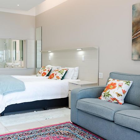 Camps Bay Blue Self-Catering Studios เคปทาวน์ ภายนอก รูปภาพ