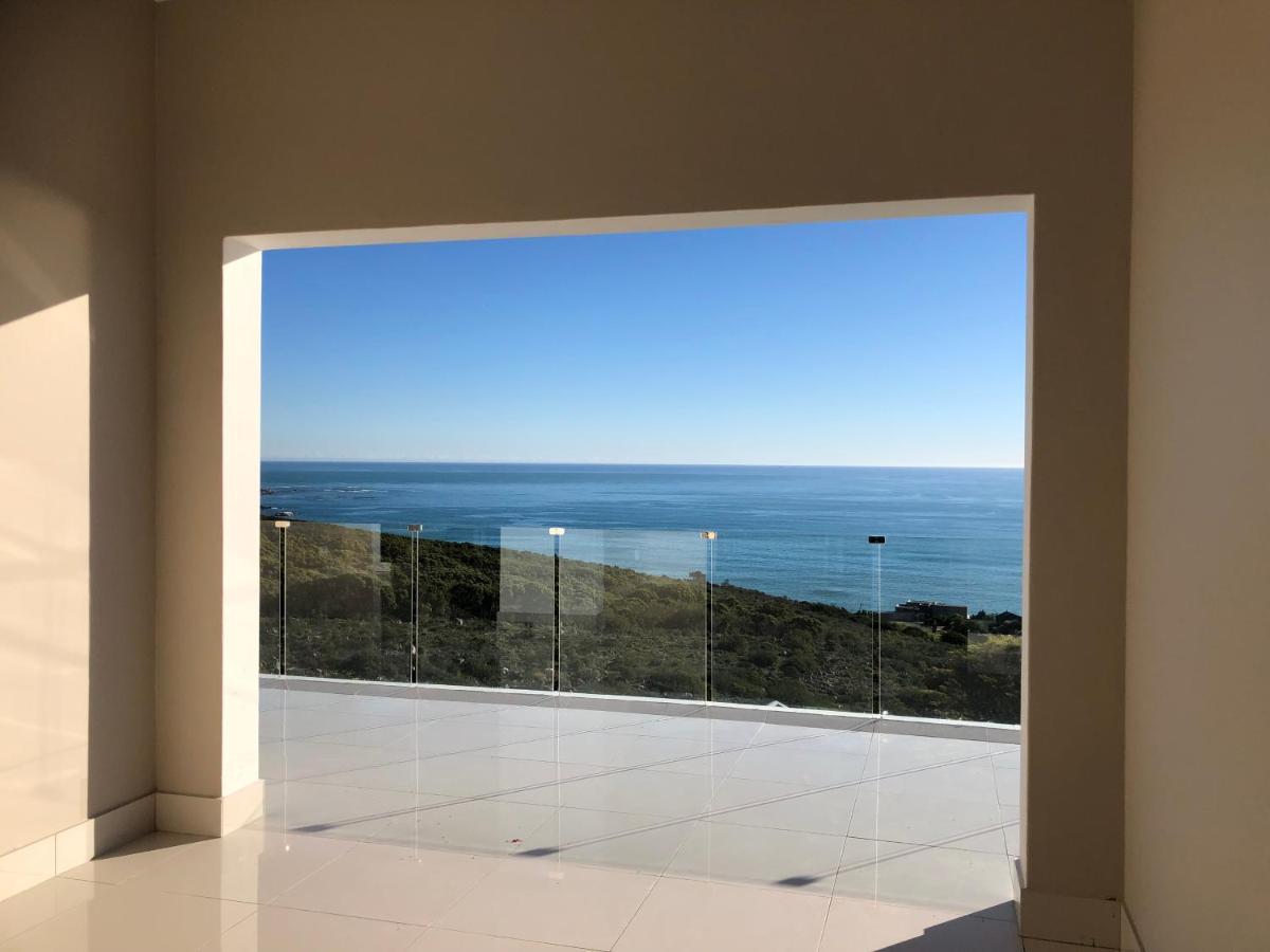 Camps Bay Blue Self-Catering Studios เคปทาวน์ ภายนอก รูปภาพ