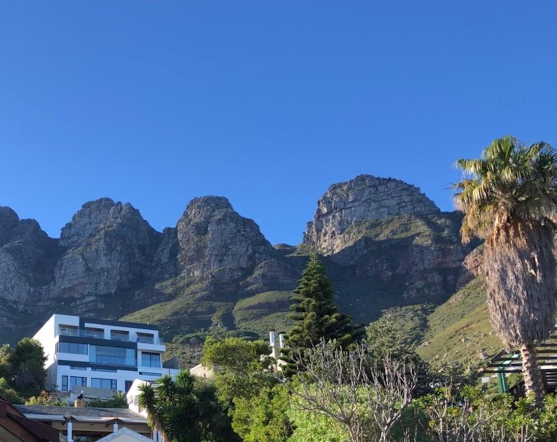 Camps Bay Blue Self-Catering Studios เคปทาวน์ ภายนอก รูปภาพ