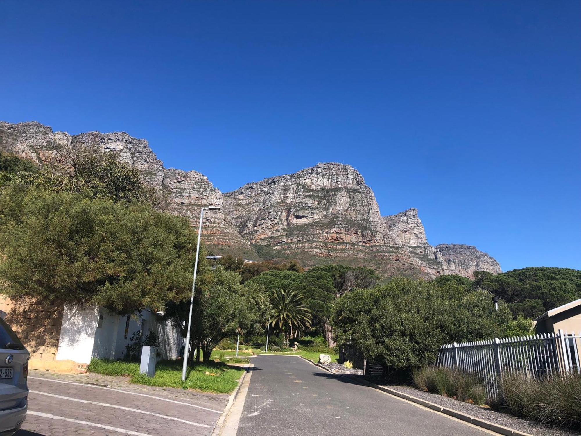 Camps Bay Blue Self-Catering Studios เคปทาวน์ ภายนอก รูปภาพ
