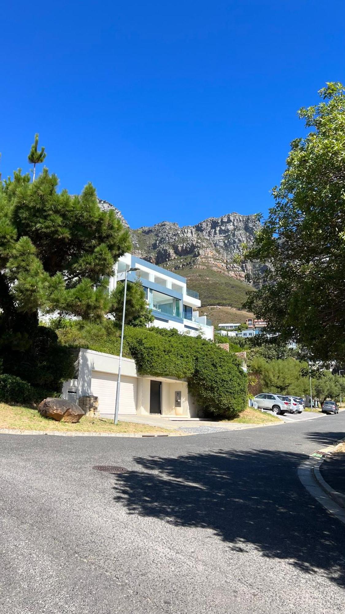 Camps Bay Blue Self-Catering Studios เคปทาวน์ ภายนอก รูปภาพ