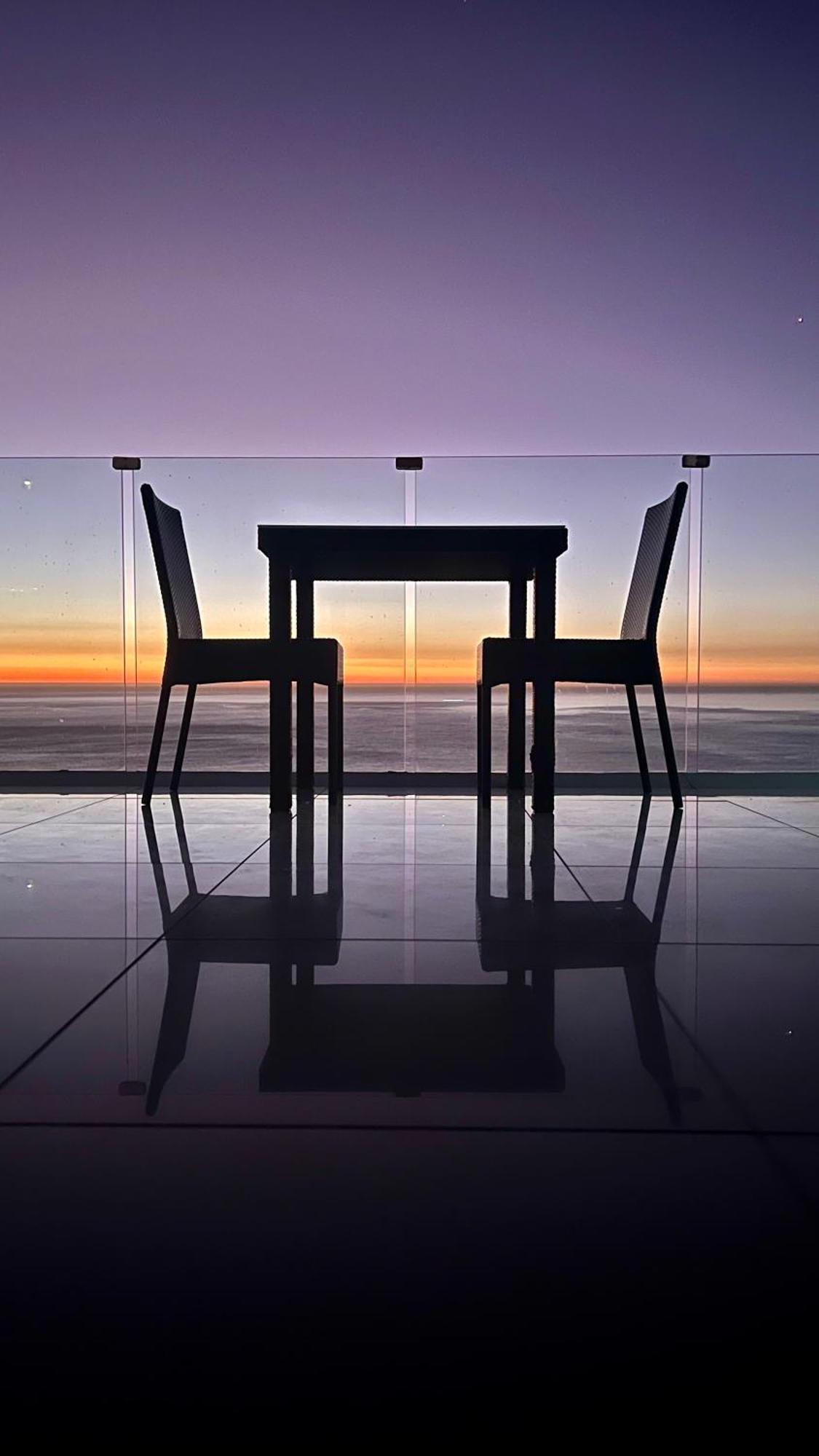 Camps Bay Blue Self-Catering Studios เคปทาวน์ ภายนอก รูปภาพ