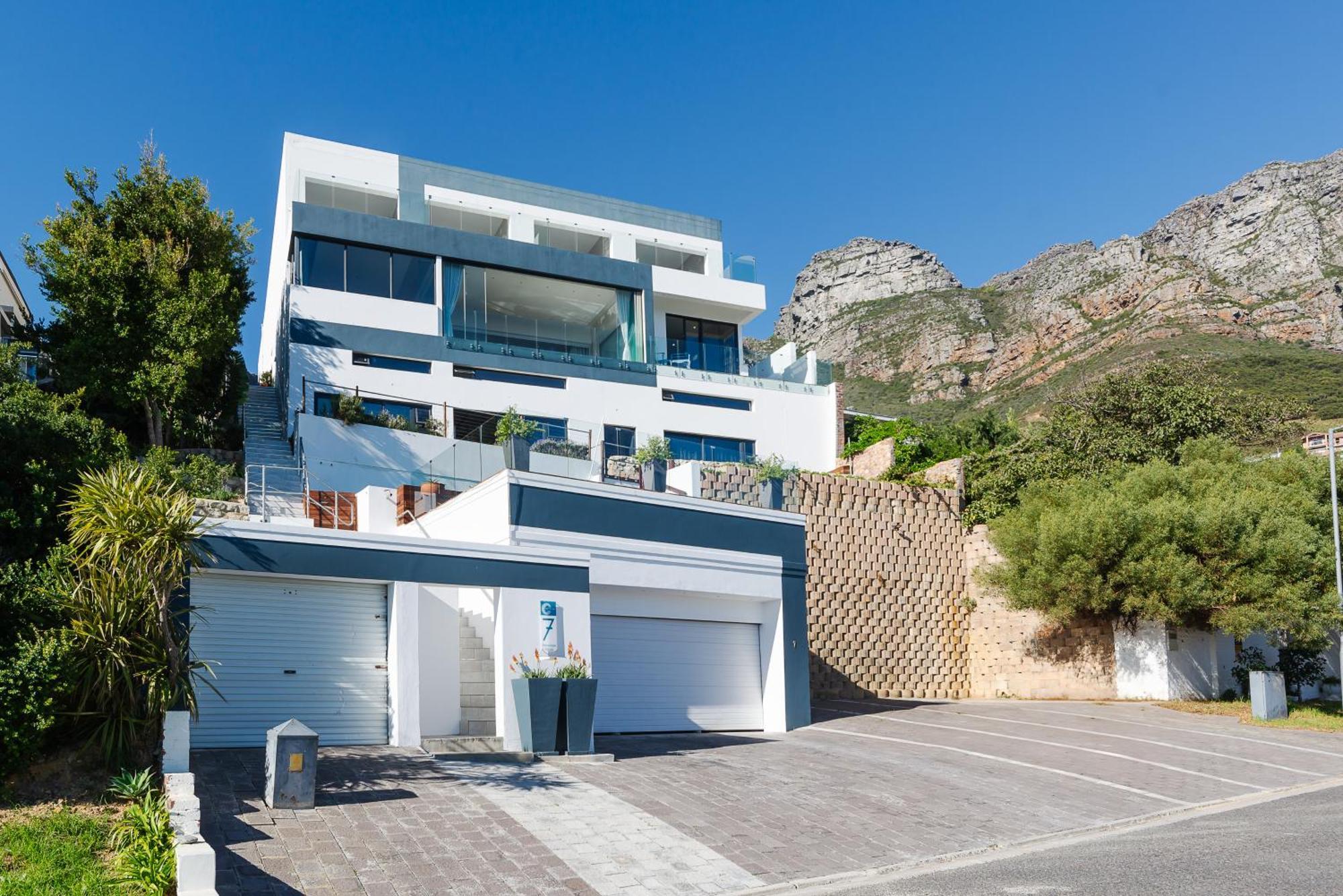 Camps Bay Blue Self-Catering Studios เคปทาวน์ ภายนอก รูปภาพ
