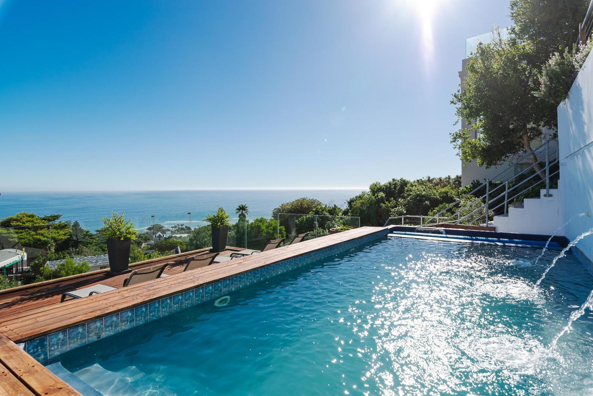 Camps Bay Blue Self-Catering Studios เคปทาวน์ ภายนอก รูปภาพ